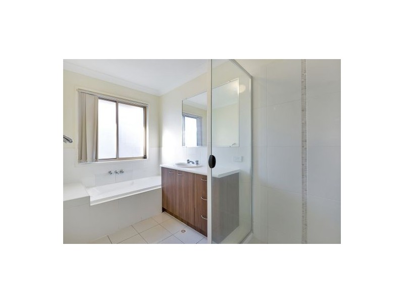 2 Mead Pl, Calamvale QLD 4116