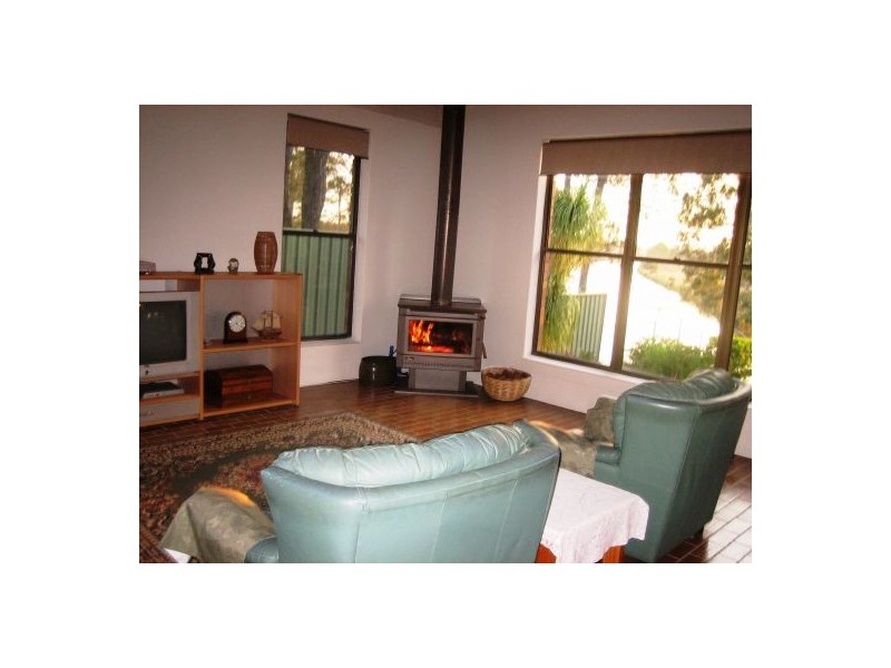 28 Edinburgh Dr, Bethania QLD 4205