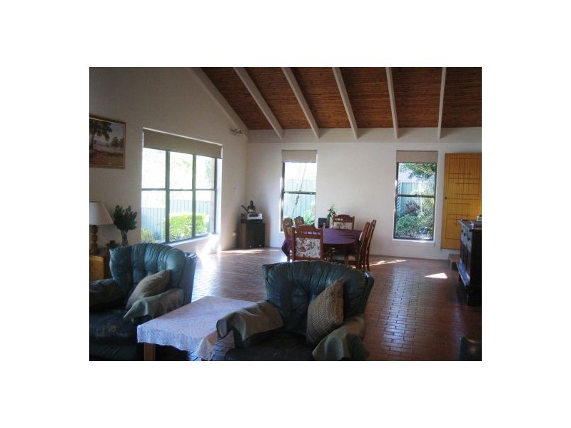 28 Edinburgh Dr, Bethania QLD 4205