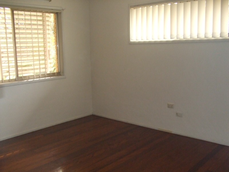 8 Turnmill St, Macgregor QLD 4109