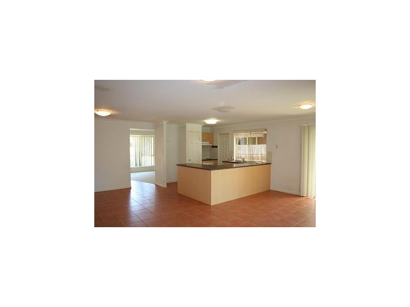 4 Cambridge, Forest Lake QLD 4078