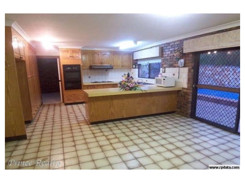 10 Hearnville Street, Robertson QLD 4109