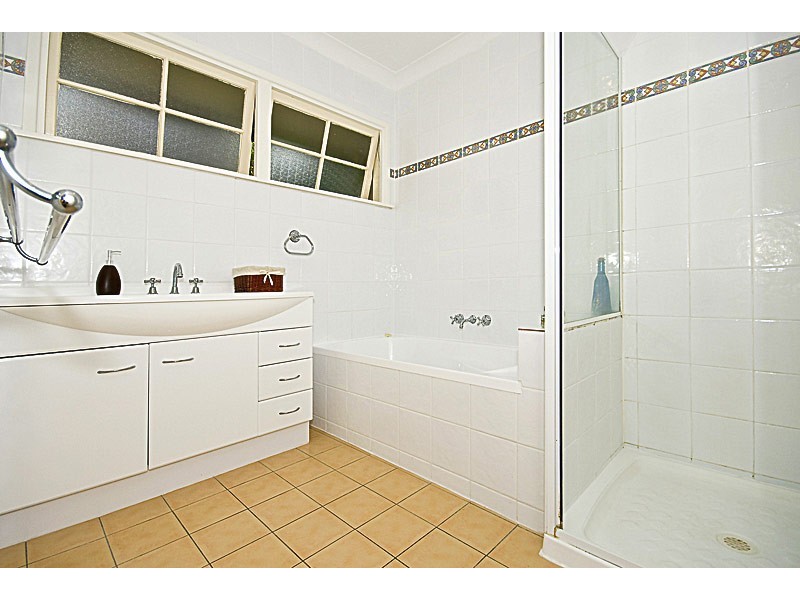 11 Holyoake Drive, Daisy Hill QLD 4127