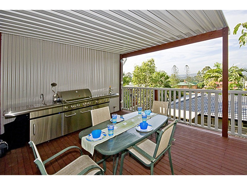 11 Holyoake Drive, Daisy Hill QLD 4127