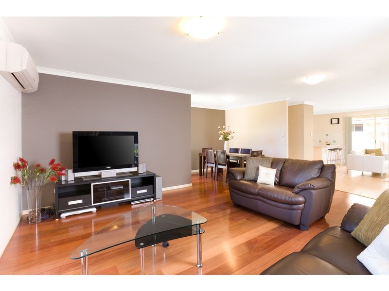 10 Kinchega Cct, Parkinson QLD 4115