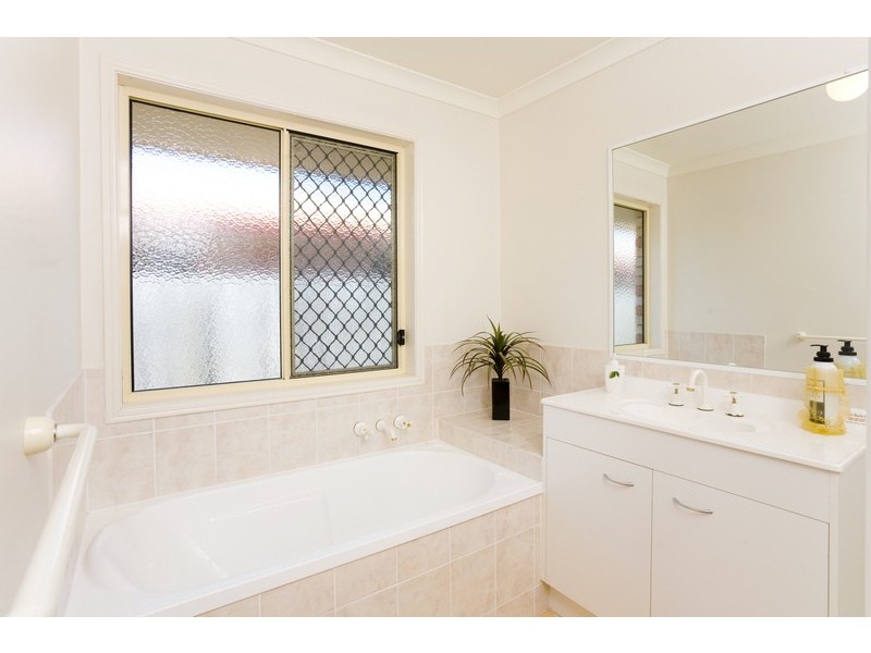 10 Kinchega Cct, Parkinson QLD 4115