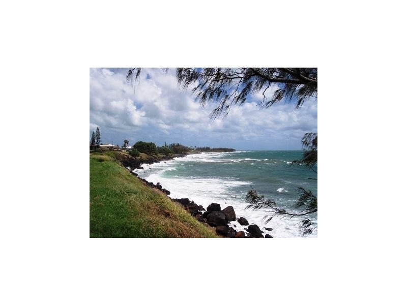 9 Nielson Ave, Burnett Heads QLD 4670