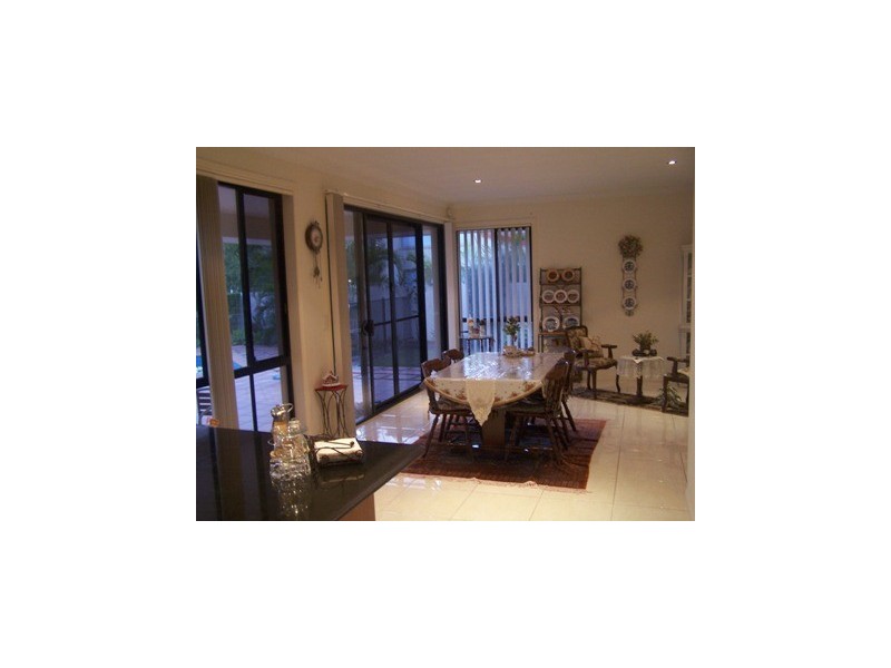 5 Annies Court, Benowa QLD 4217