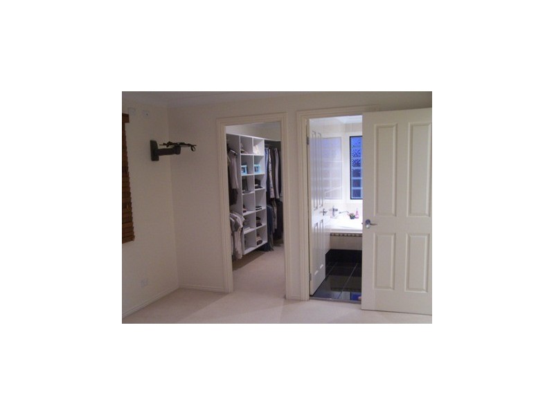 5 Annies Court, Benowa QLD 4217