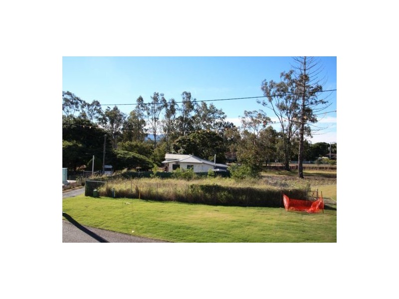 4,6 Hansells Parade, Riverview QLD 4303