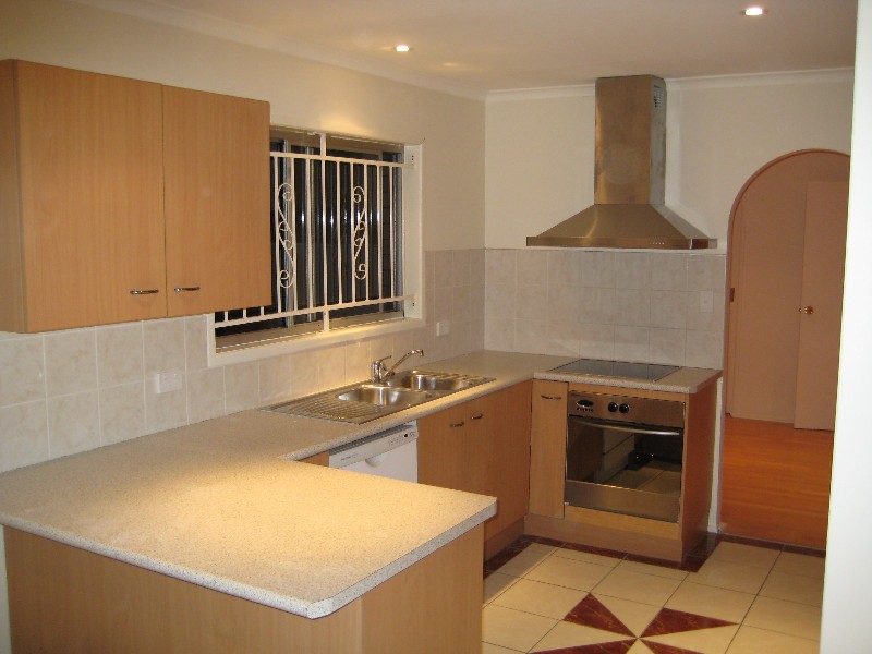 15 Saffron Street, Robertson QLD 4109