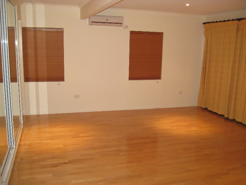 15 Saffron Street, Robertson QLD 4109