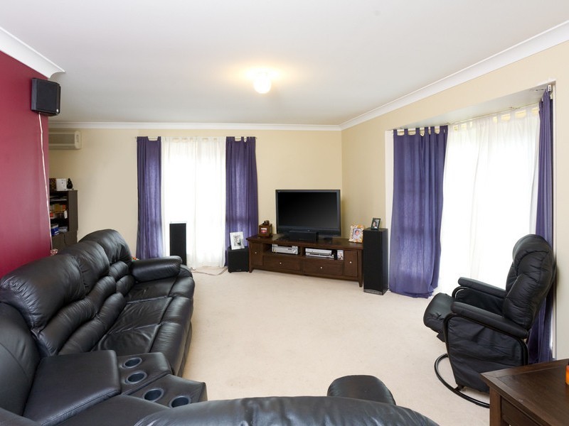 82 Candytuft Place, Calamvale QLD 4116