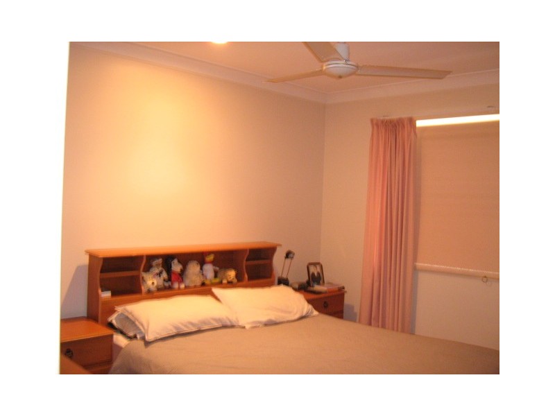 82 Candytuft Place, Calamvale QLD 4116