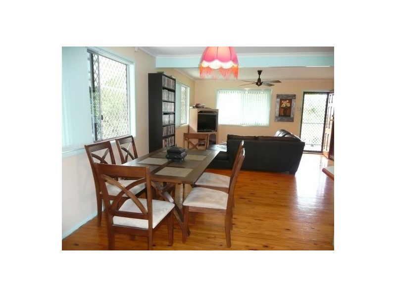 78 Conifer St, Hillcrest QLD 4118