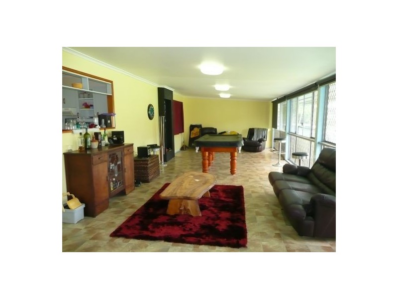 78 Conifer St, Hillcrest QLD 4118