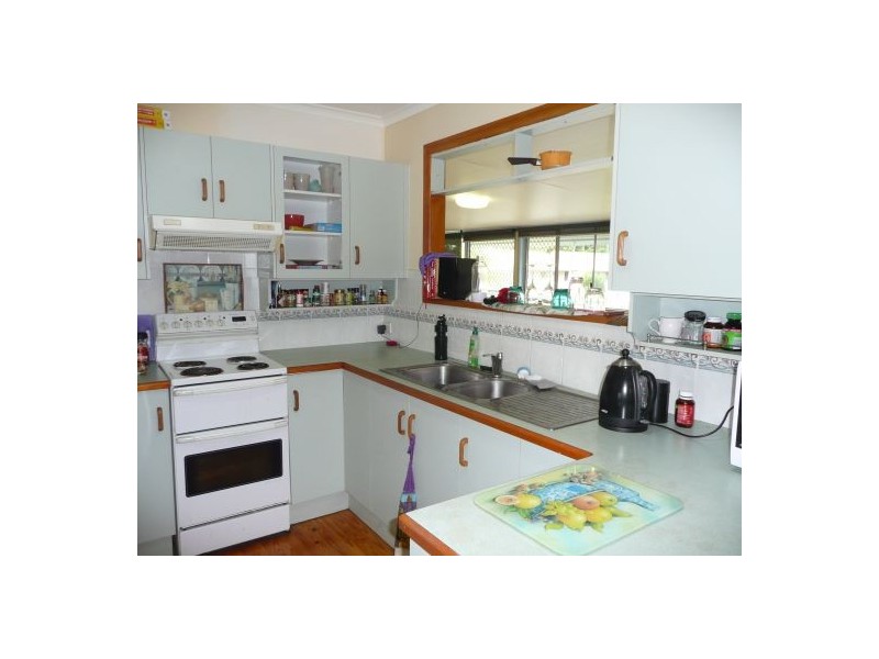 78 Conifer St, Hillcrest QLD 4118