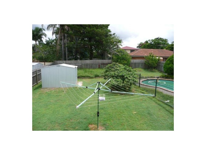 78 Conifer St, Hillcrest QLD 4118
