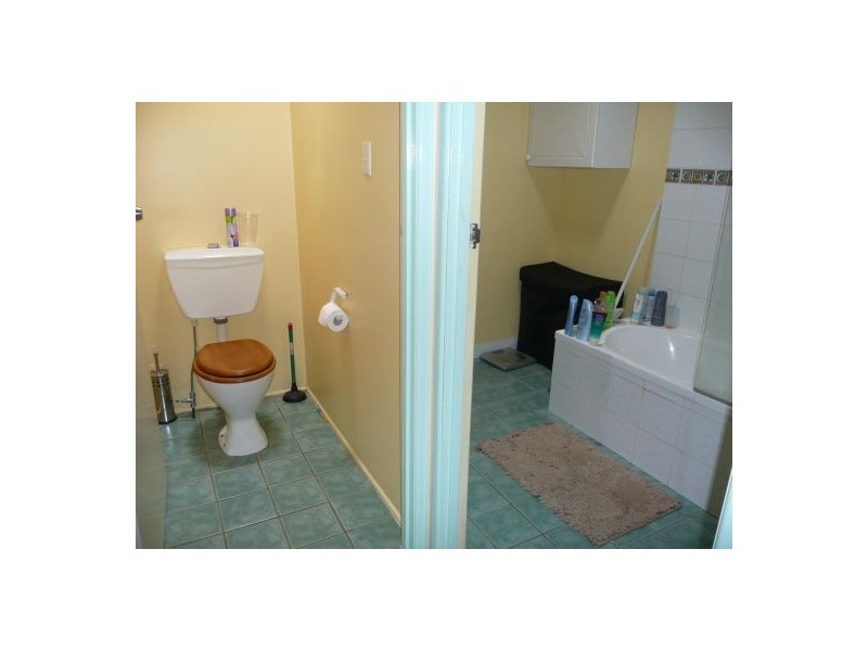 78 Conifer St, Hillcrest QLD 4118