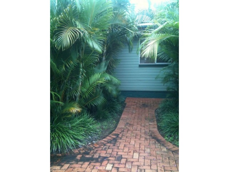 42 Holland Road, Holland Park QLD 4121