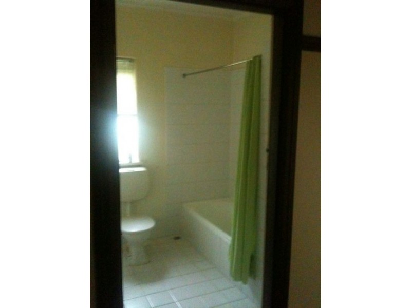 42 Holland Road, Holland Park QLD 4121