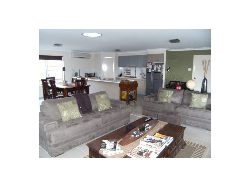 53 Larapinta Cct, Parkinson QLD 4115