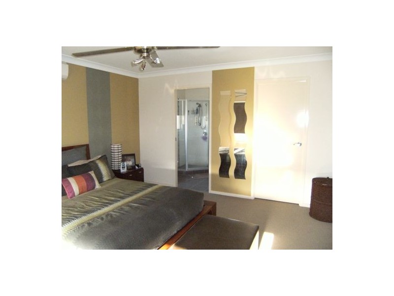 53 Larapinta Cct, Parkinson QLD 4115