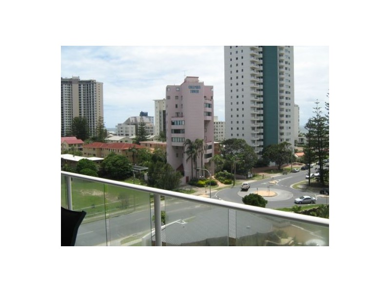 18 Fern St, Surfers Paradise QLD 4217