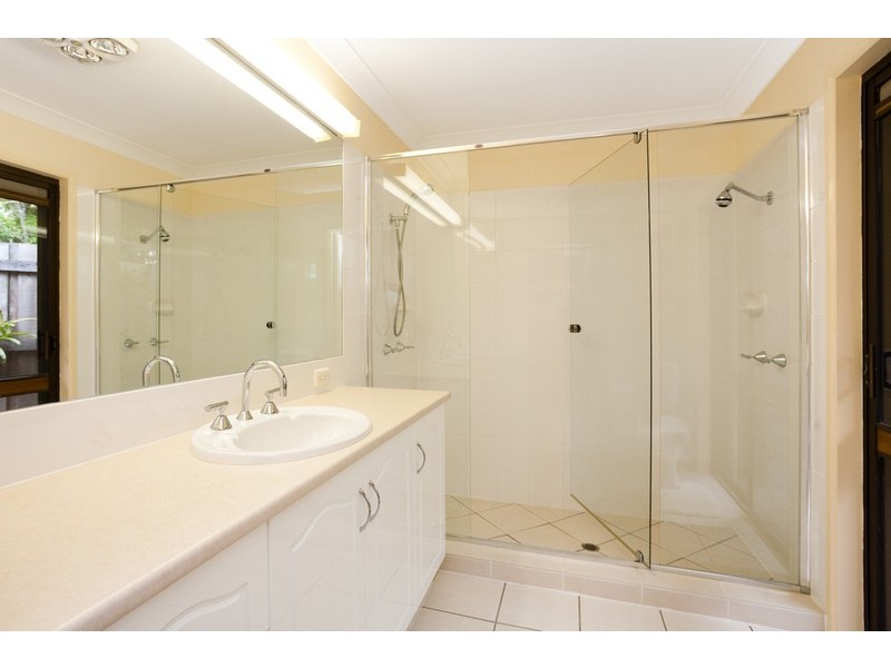 11 Faringdon Street, Robertson QLD 4109