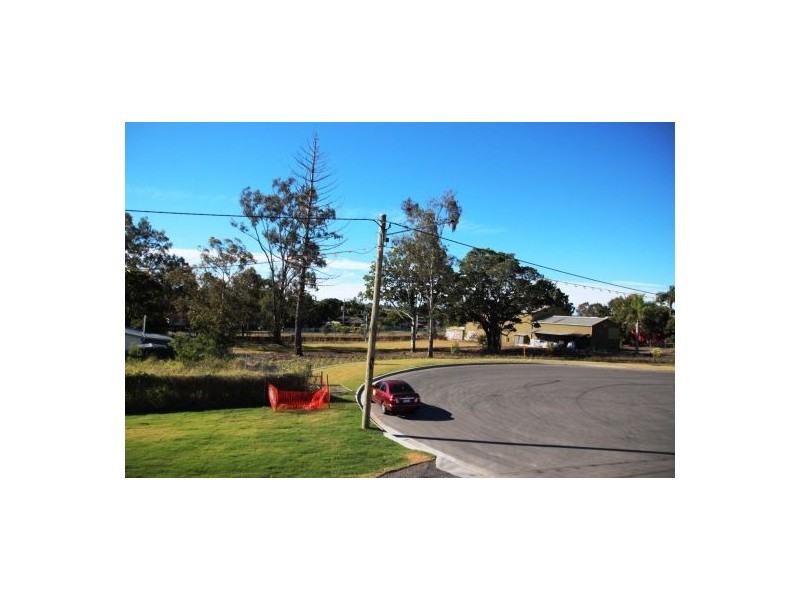 4,6 Hansells Parade, Riverview QLD 4303