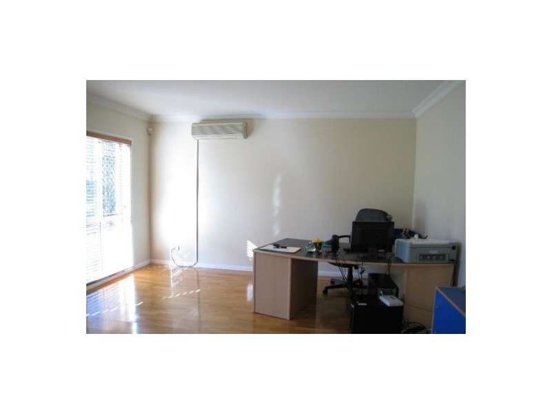 25A Parnassus St, Robertson QLD 4109