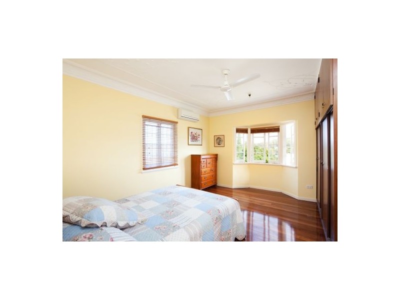 40 Albert St, Holland Park West QLD 4121