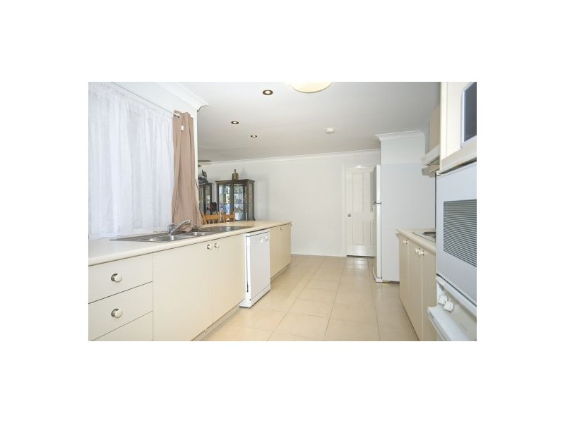 29 Bottlebrush Dr, Regents Park QLD 4118