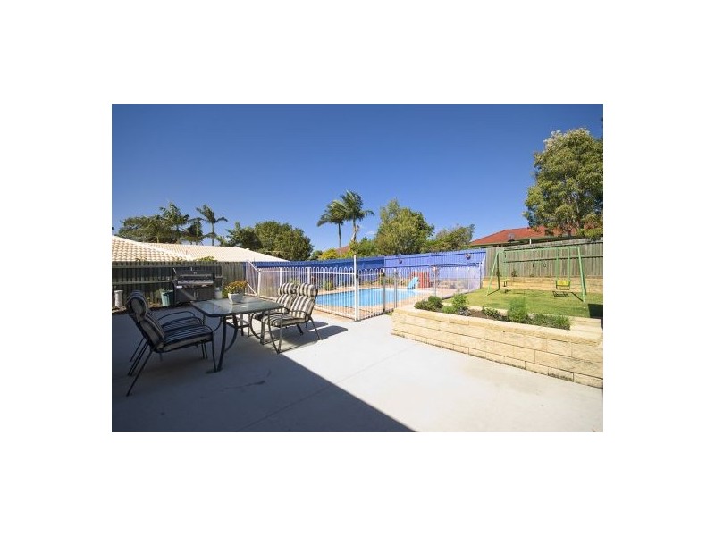 29 Bottlebrush Dr, Regents Park QLD 4118