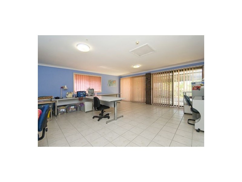 22 Centaurus Cr, Regents Park QLD 4118