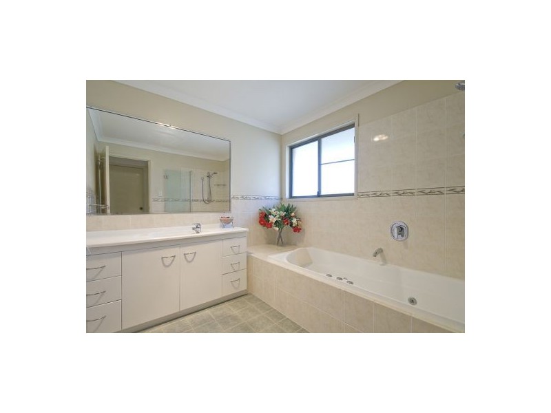 22 Centaurus Cr, Regents Park QLD 4118