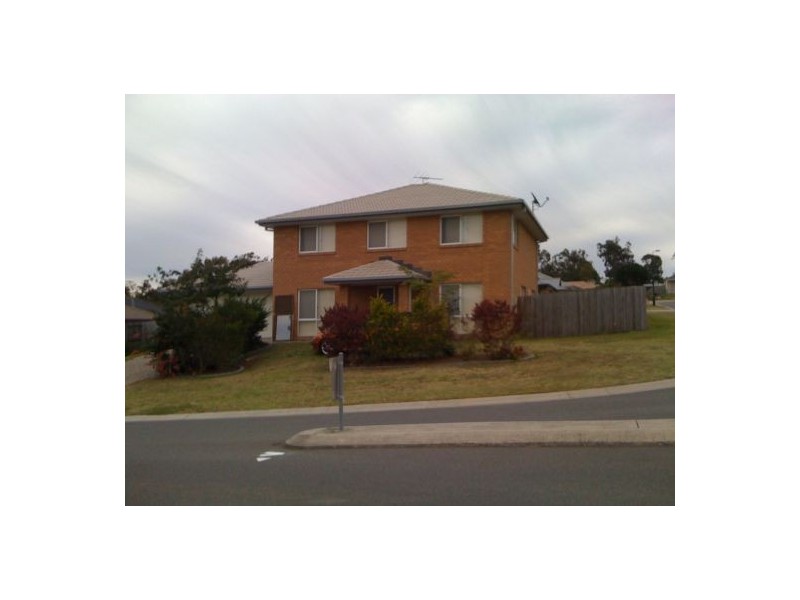 15 Hillend Avenue, Hillcrest QLD 4118