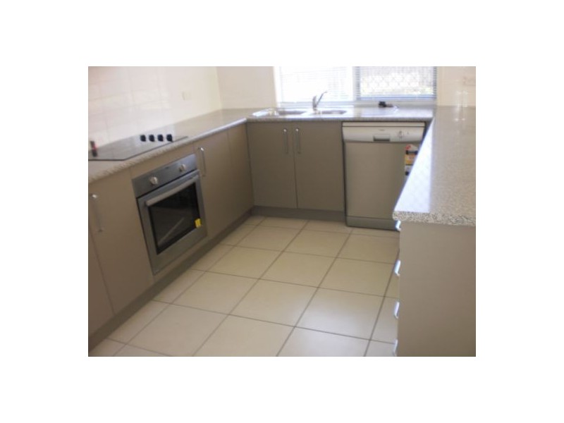 15 Hillend Avenue, Hillcrest QLD 4118