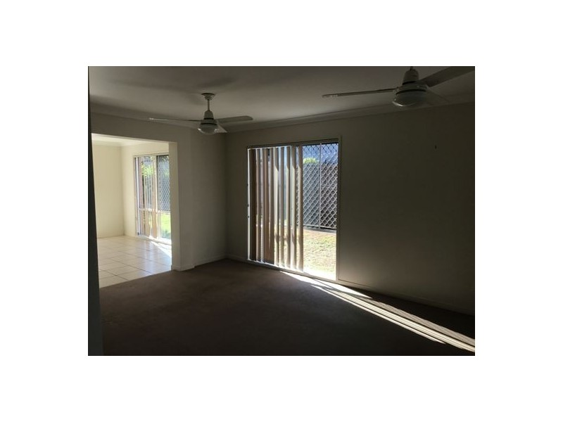 15 Hillend Avenue, Hillcrest QLD 4118