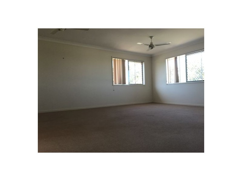 15 Hillend Avenue, Hillcrest QLD 4118