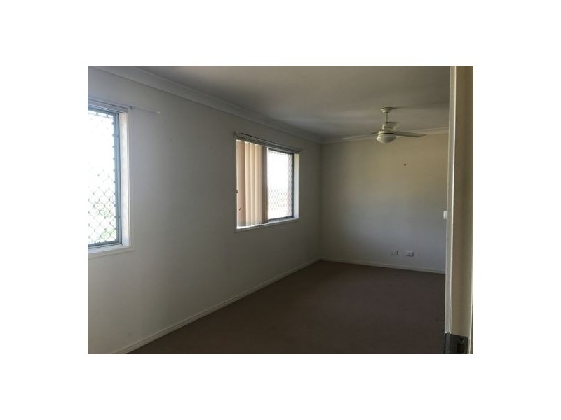 15 Hillend Avenue, Hillcrest QLD 4118