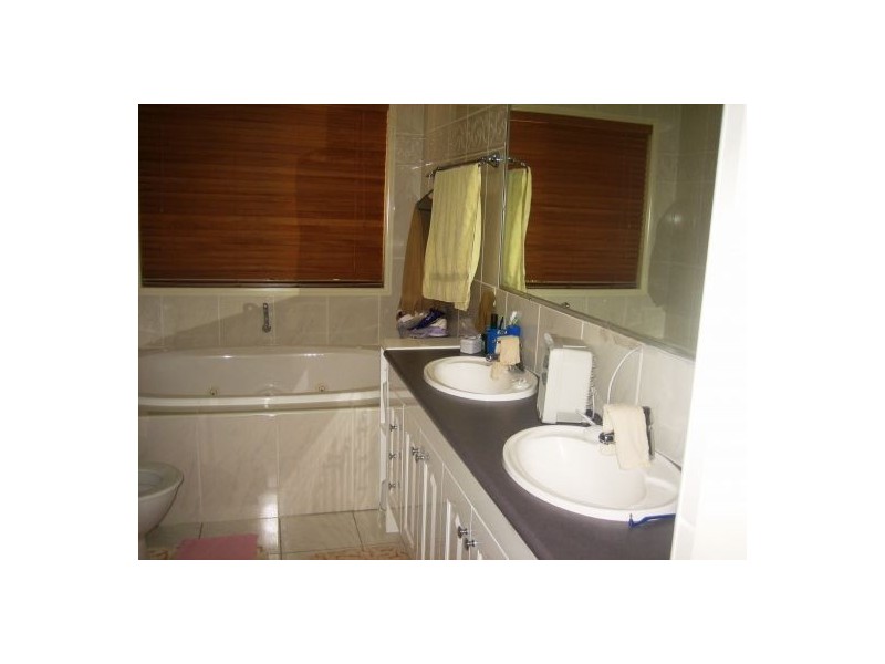 33 Apple Blossom Place, Eight Mile Plains QLD 4113