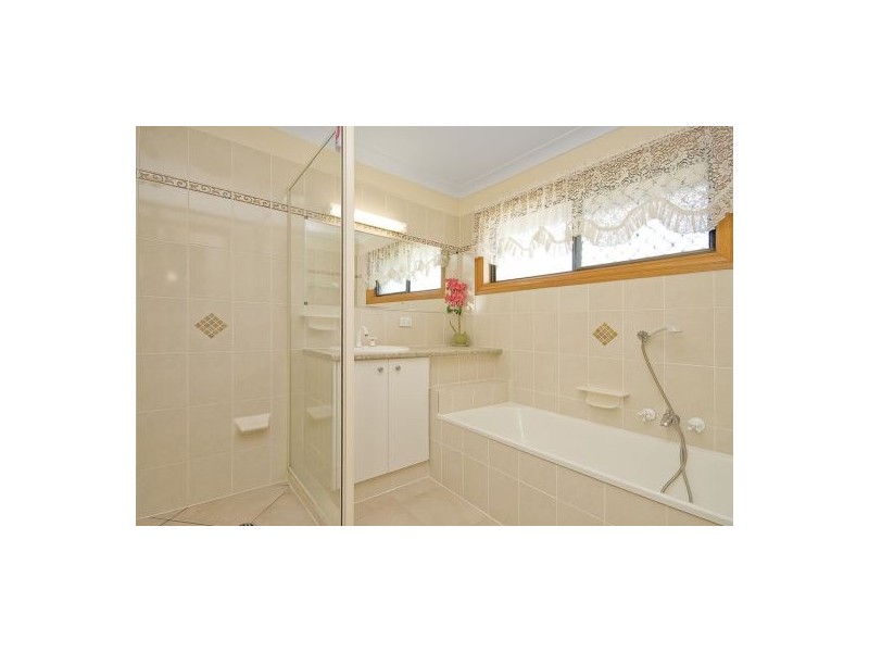 7 Resi Dr, Regents Park QLD 4118