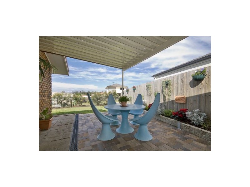 7 Resi Dr, Regents Park QLD 4118