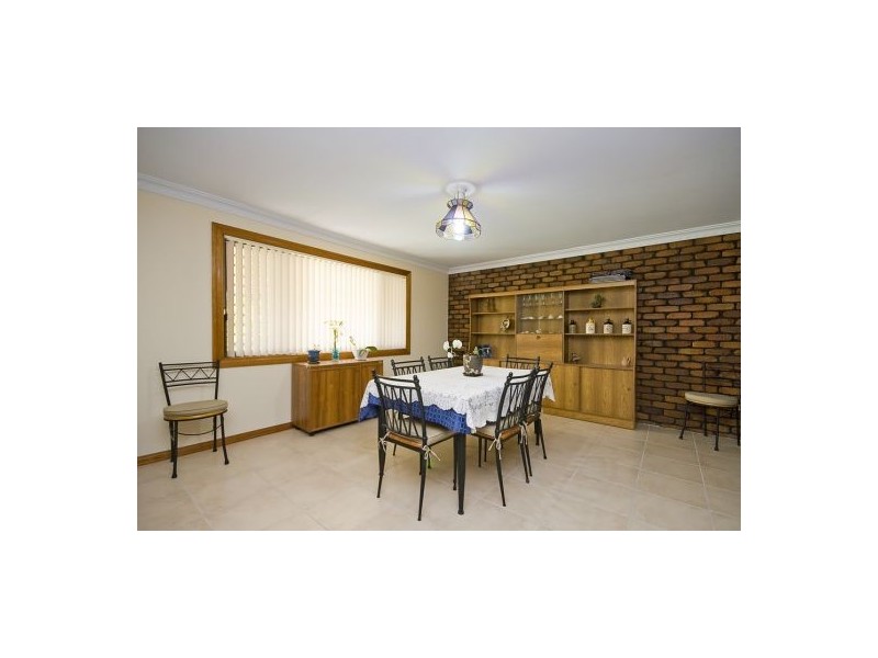 7 Resi Dr, Regents Park QLD 4118