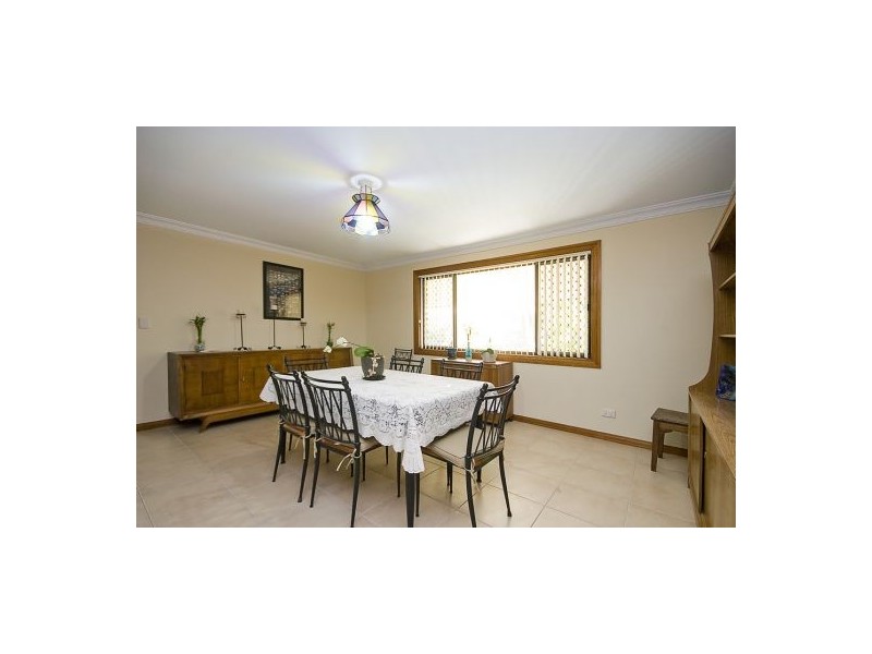 7 Resi Dr, Regents Park QLD 4118