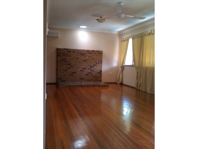 1 Laver Street, Macgregor QLD 4109