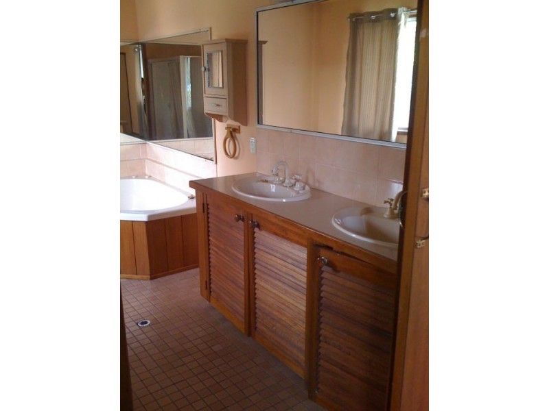 1 Laver Street, Macgregor QLD 4109