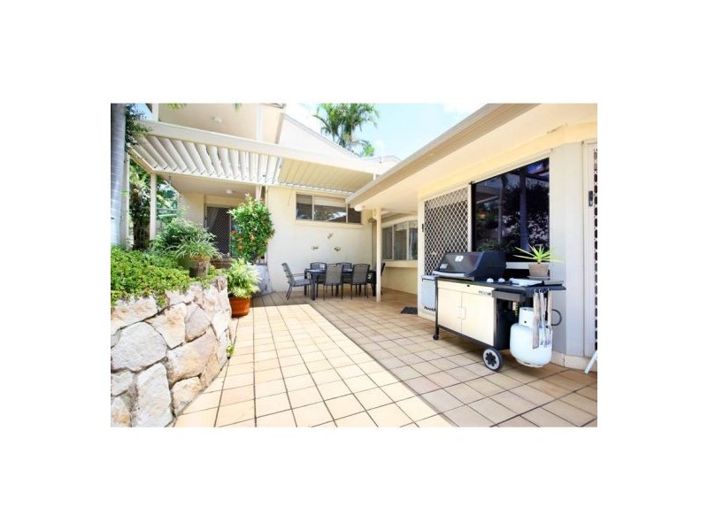 8 Carnegie Ct, Carindale QLD 4152