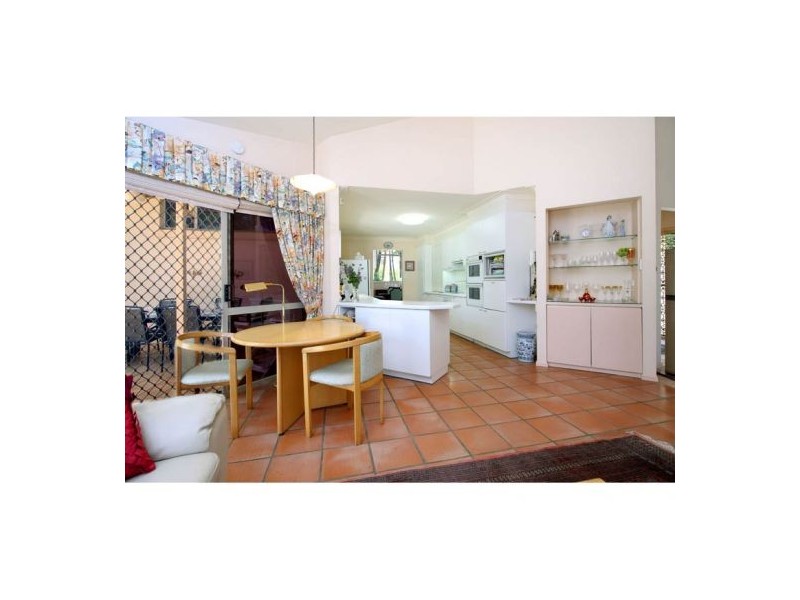 8 Carnegie Ct, Carindale QLD 4152